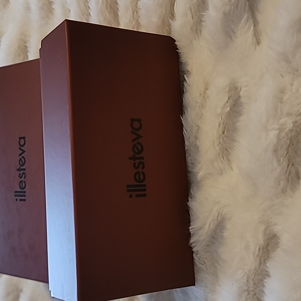 Illesteva Sunglasse Storage Box